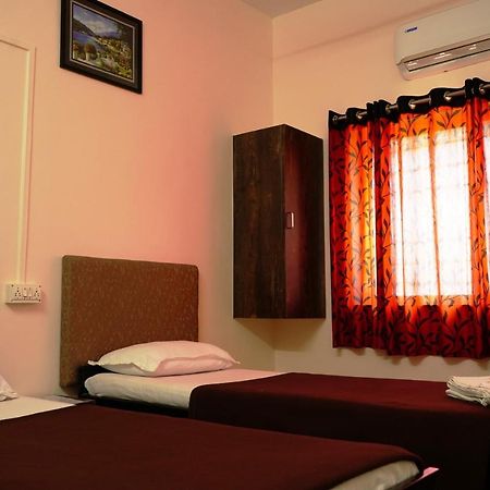 Yuvraj Lodge Osmanabad Dış mekan fotoğraf